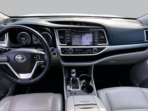 Used 2018 Toyota Highlander XLE AWD/4WD image 15