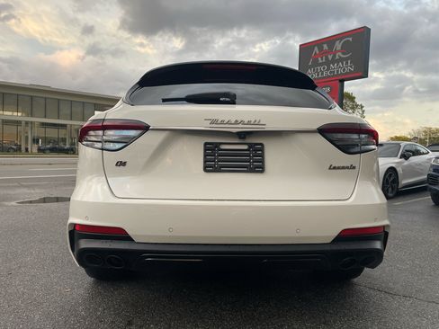 Used 2021 Maserati Levante image 12