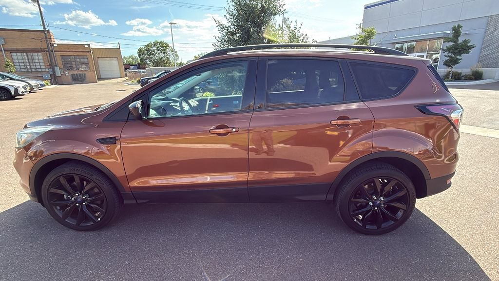 Used 2017 Ford Escape SE w/ SE Sport Appearance Package AWD/4WD image 8
