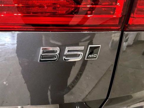 Certified 2024 Volvo XC60 B5 Plus w/ Protection Package Premier AWD/4WD image 11