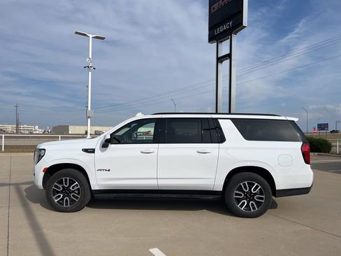 Used 2024 GMC Yukon XL AT4 w/ Technology Package image 3