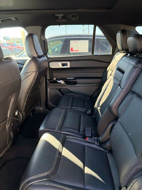 Used 2024 Ford Explorer ST w/ Equipment Group 401A RWD image 4