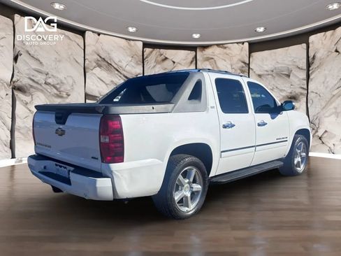 Used 2011 Chevrolet Avalanche LTZ AWD/4WD image 6