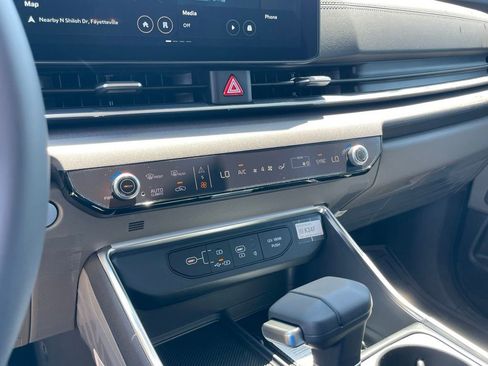New 2026 Kia Carnival EX FWD image 16