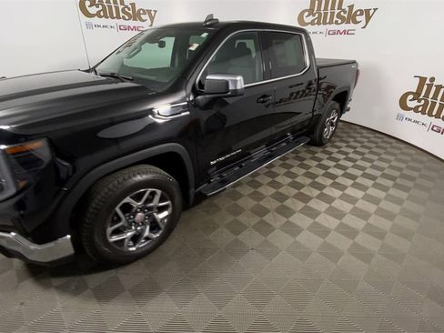 Used 2023 GMC Sierra 1500 SLE image 4