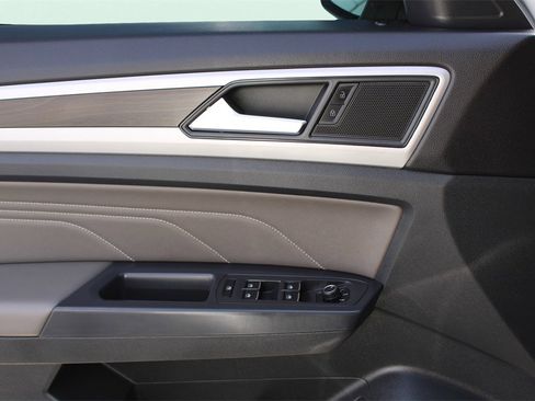 Used 2021 Volkswagen Atlas SE image 19