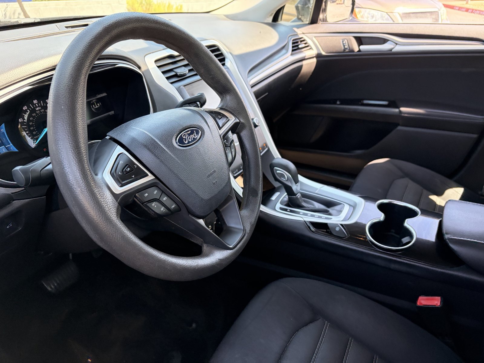 Used 2014 Ford Fusion SE FWD image 17