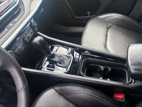 Used 2025 Jeep Compass Limited image 42