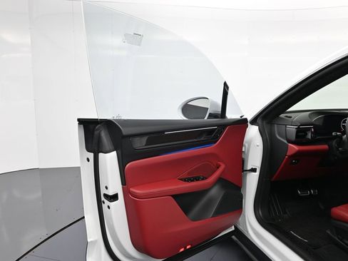 Certified 2025 Porsche Macan Turbo Electric image 16