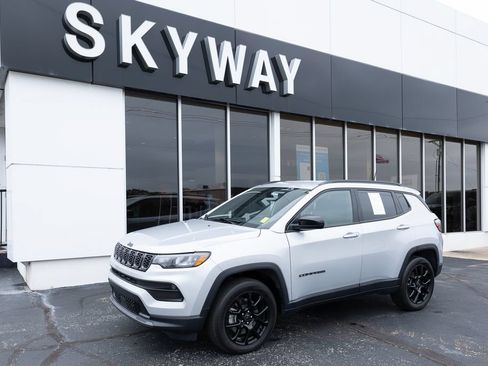 Used 2026 Jeep Compass Latitude w/ Quick Order Package 29K AWD/4WD image 1