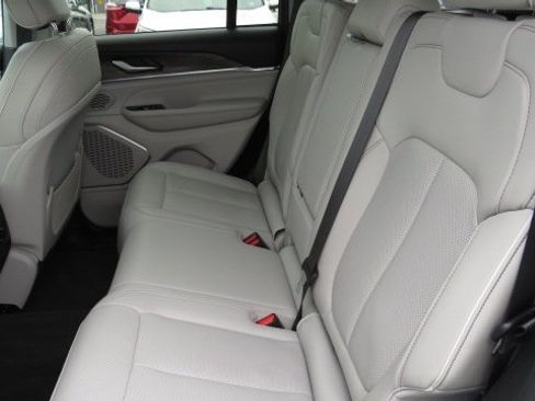 Used 2022 Jeep Grand Cherokee Overland image 6