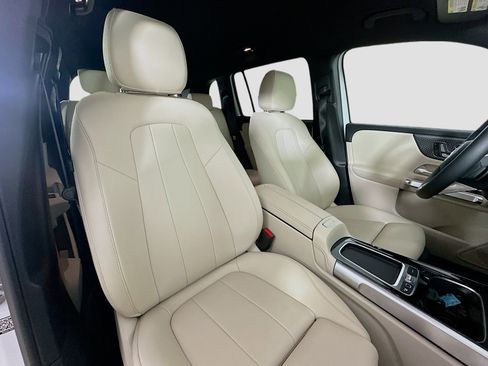 Certified 2025 Mercedes-Benz GLB 250 4MATIC image 37