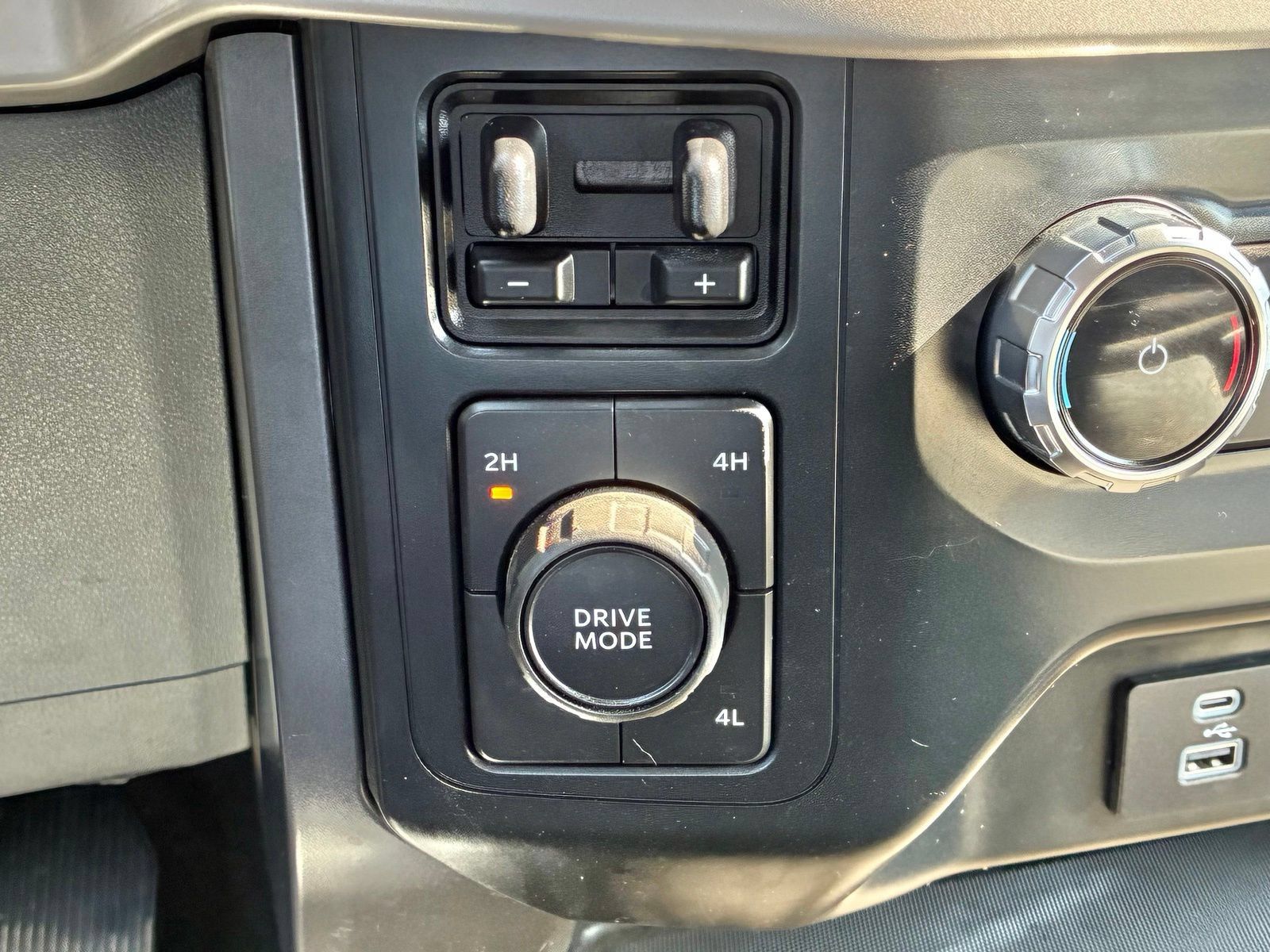 Used 2022 Ford F150 XLT w/ Equipment Group 301A Mid AWD/4WD image 10