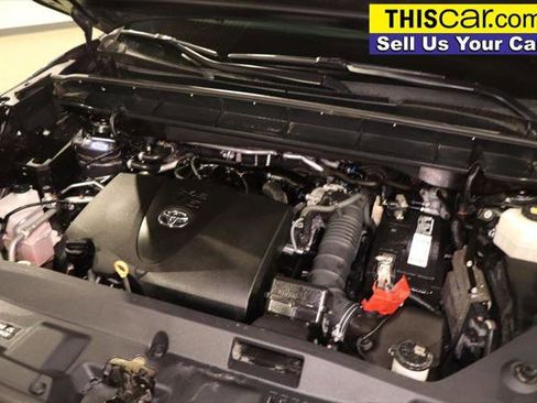 Used 2021 Toyota Highlander XLE FWD image 35