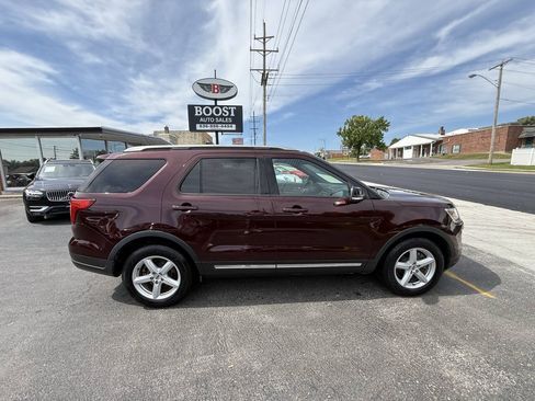 Used 2018 Ford Explorer XLT w/ Equipment Group 202A FWD image 8