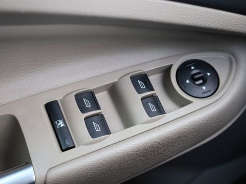 Used 2016 Ford Escape SE image 18