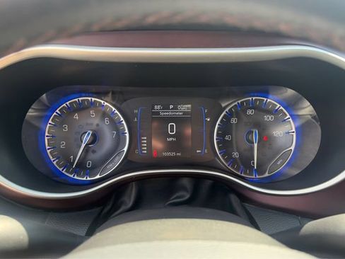 Used 2020 Chrysler Pacifica Touring-L FWD image 14