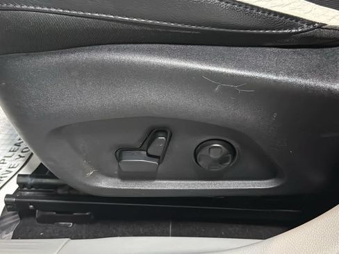Used 2018 Jeep Compass Limited w/ Navigation Group AWD/4WD image 21