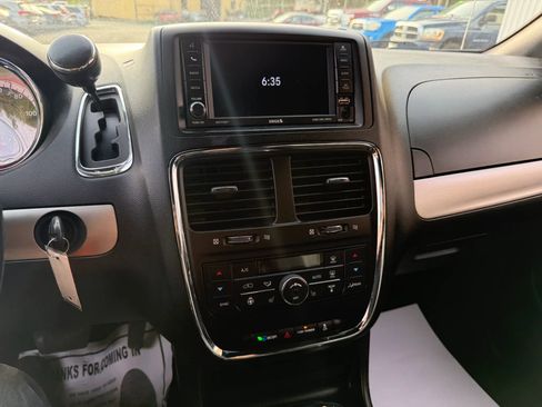 Used 2019 Dodge Grand Caravan GT w/ Safety Sphere Group FWD image 10
