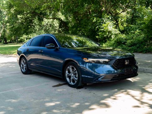 Used 2023 Honda Accord EX-L image 2