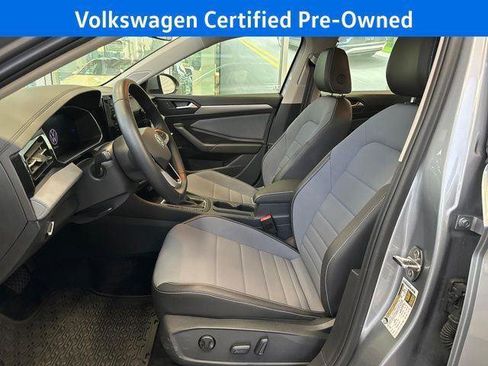 Used 2025 Volkswagen Jetta SE w/ Sunroof Package FWD image 13
