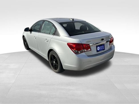 Used 2016 Chevrolet Cruze LT image 4