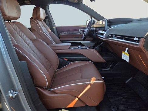 New 2026 Cadillac Vistiq Platinum image 14