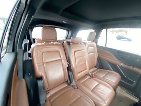 Used 2022 Lincoln Aviator Reserve w/ Equipment Group 201A image 6