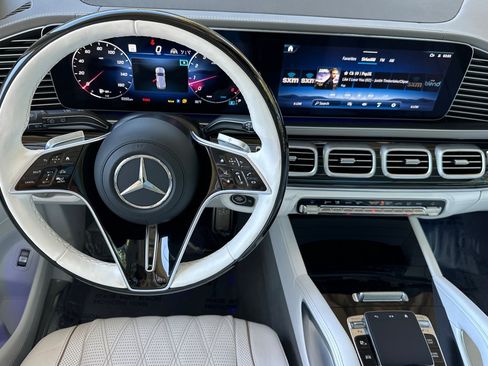 Certified 2025 Mercedes-Benz Maybach GLS 600 4MATIC image 33