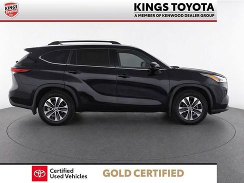 Used 2023 Toyota Highlander XLE AWD/4WD image 9