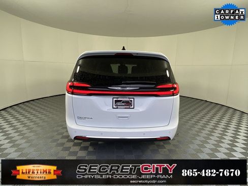 Used 2024 Chrysler Pacifica Touring-L image 6