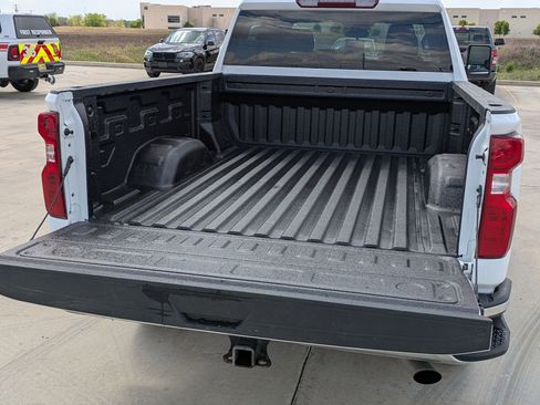 Used 2025 Chevrolet Silverado 2500 LT w/ Convenience Package image 40