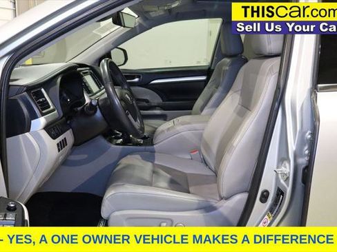 Used 2019 Toyota Highlander XLE image 10
