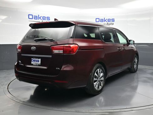 Used 2017 Kia Sedona SX image 8