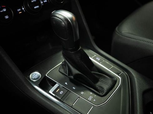 Used 2020 Volkswagen Tiguan SE R-Line FWD image 22