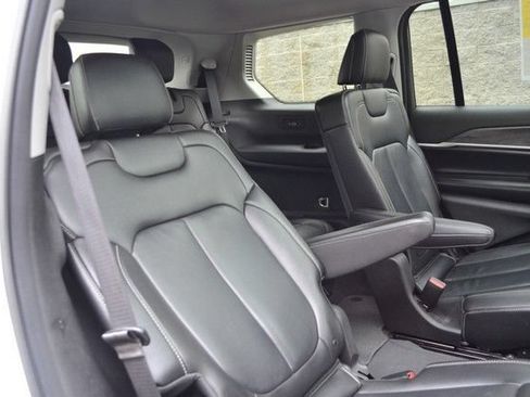 Used 2023 Jeep Grand Cherokee L Limited w/ Black Appearance Package AWD/4WD image 37