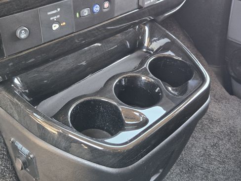 Used 2023 Chevrolet Express 2500 image 20