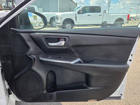 Used 2017 Toyota Camry SE image 39