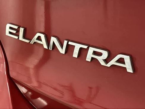 Used 2017 Hyundai Elantra Limited w/ Limited Tech Package 04 image 20