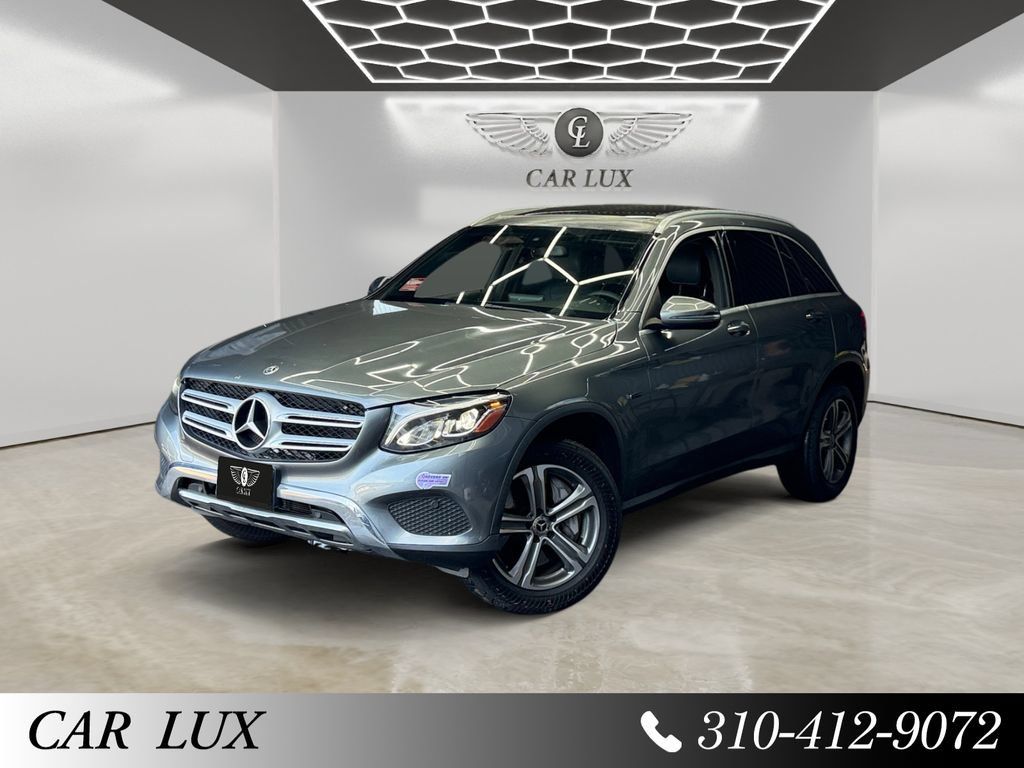 Used 2019 Mercedes-Benz GLC 350e 4MATIC w/ Premium Package image 1