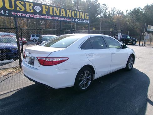Used 2017 Toyota Camry SE image 9