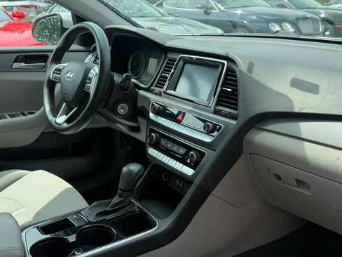 Used 2018 Hyundai Sonata SE FWD image 17