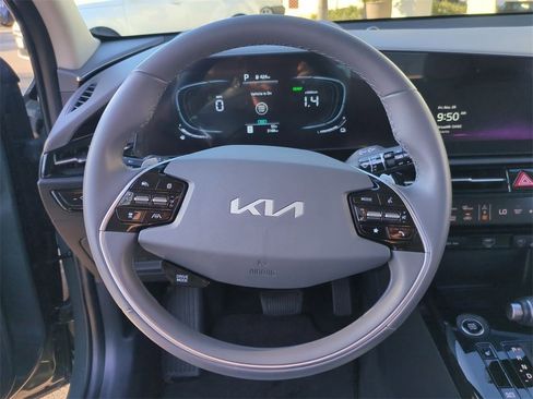 Certified 2025 Kia Niro EX image 10