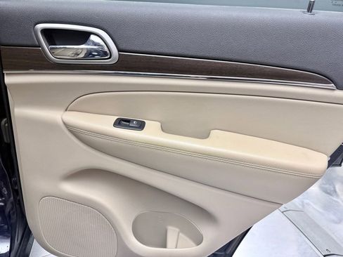 Used 2018 Jeep Grand Cherokee Limited w/ Trailer Tow Group IV image 18