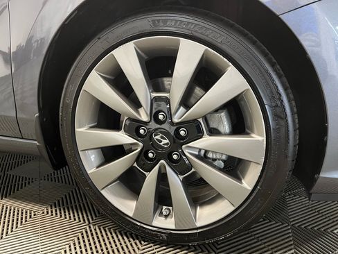 Used 2018 Hyundai Elantra GT Sport image 3