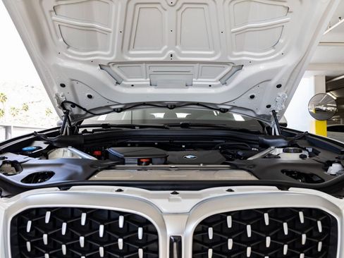 Certified 2025 BMW X4 xDrive30i image 31