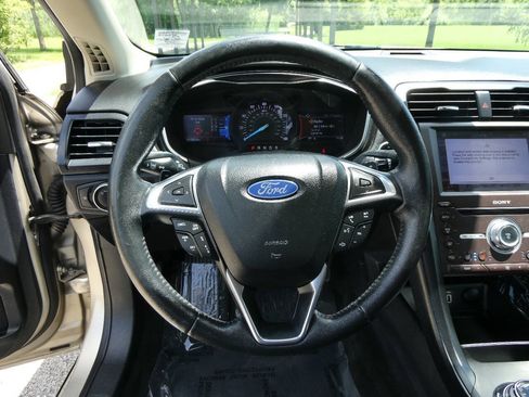 Used 2019 Ford Fusion Titanium AWD/4WD image 11