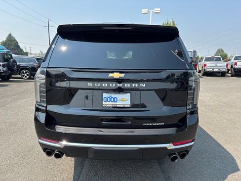Used 2025 Chevrolet Suburban Premier AWD/4WD image 4