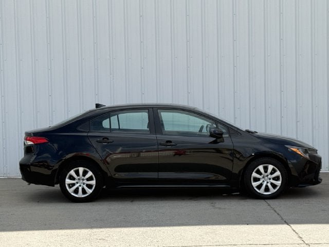 Used 2025 Toyota Corolla LE FWD image 3