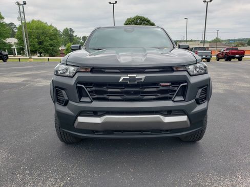 Used 2024 Chevrolet Colorado Trail Boss w/ Technology Package AWD/4WD image 7
